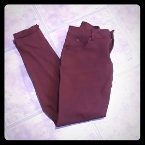 Shinestar med jeggings like pants in maroon color